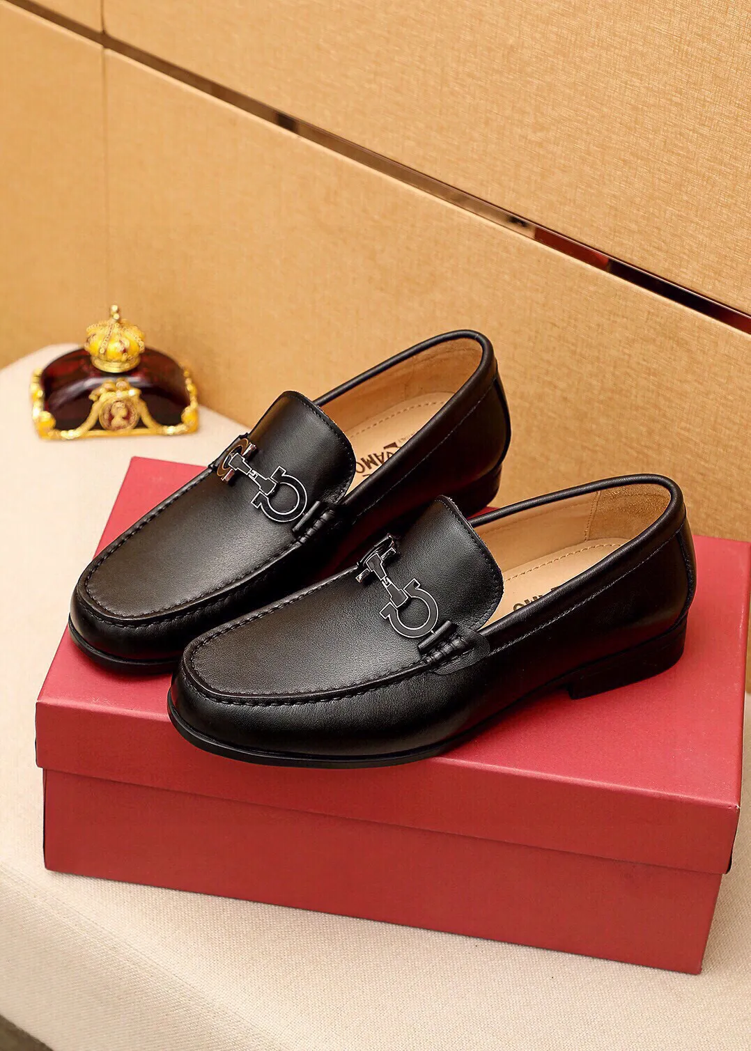 Men's shoes 💰480 💐 Product trademark: Ferragamo "Ferragamo" casual leather shoes Regular size: 38-44 (45🉑️customized) Product materials: Selected imported first-layer calfskin upper + luxury hardware buckle, imported water-dyed cow leather lining. Strong three-dimensional visual effect, original outsole color: 4⃣️seed leather materials available